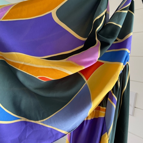 Large Tyche printed dress. Floor length. Perfect condition. Only worn once - Picture 2 of 3